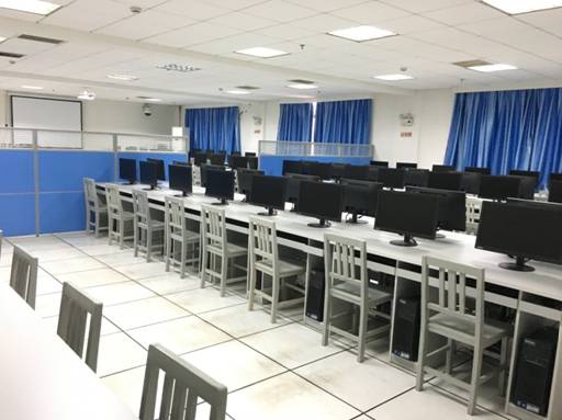 C:\Users\Administrator\Desktop\在办事项及待归档材料\文化建设相关材料(2017.9)\实验室图片资料(2017.9)\60310现代软件工程实验室2.JPG